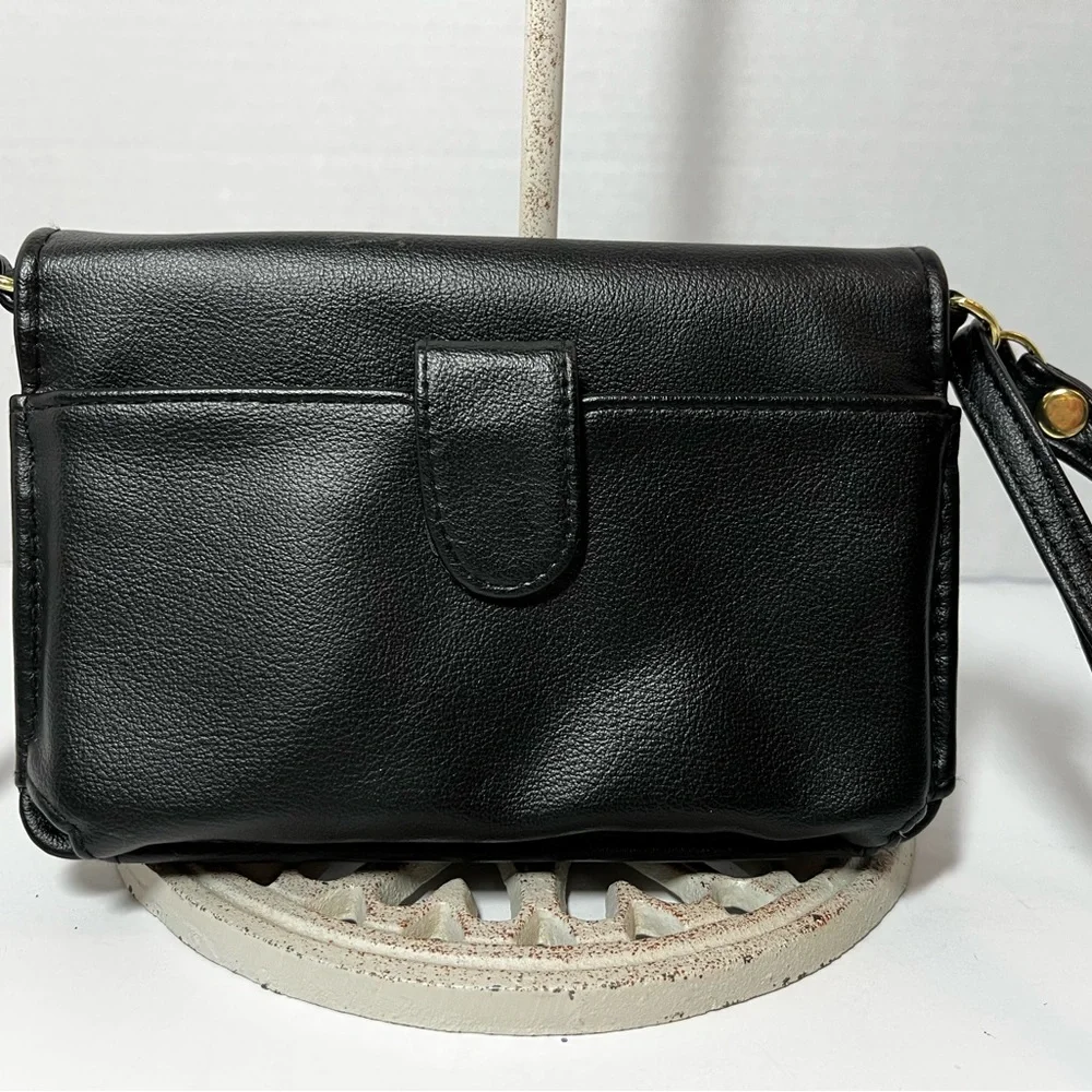Small crossbody converts to wristlet and wallet bag